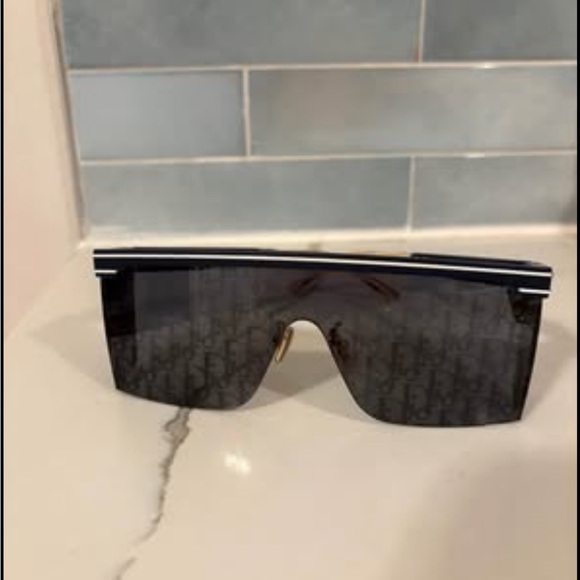 Stylish Black and Gold Sunglasses main image 5